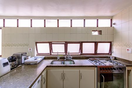 Casa para alugar com 359m², 4 quartos e 3 vagas Casa para alugar com 359m², 4 quartos e 3 vagasCozinha