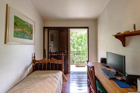 Casa para alugar com 359m², 4 quartos e 3 vagas Casa para alugar com 359m², 4 quartos e 3 vagasQuarto