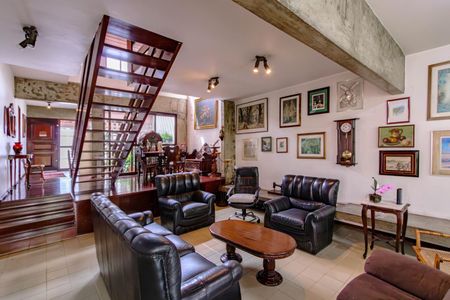 Sala de casa para alugar com 4 quartos, 359m² em Vila Gumercindo, São Paulo