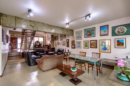 Casa para alugar com 359m², 4 quartos e 3 vagas Casa para alugar com 359m², 4 quartos e 3 vagasSala