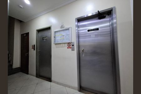 Apartamento à venda com 52m², 2 quartos e sem vaga Apartamento à venda com 52m², 2 quartos e sem vagaElevadores