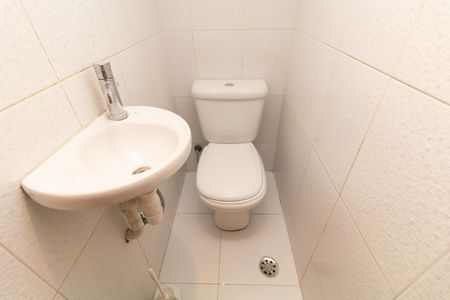 Casa à venda com 120m², 4 quartos e 2 vagas Casa à venda com 120m², 4 quartos e 2 vagasLavabo