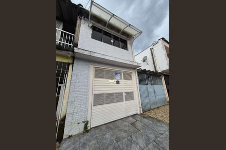 Casa à venda com 120m², 4 quartos e 2 vagas Casa à venda com 120m², 4 quartos e 2 vagasFachada