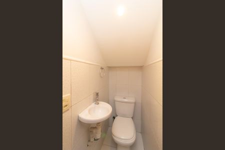 Casa à venda com 120m², 4 quartos e 2 vagas Casa à venda com 120m², 4 quartos e 2 vagasLavabo