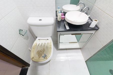 Casa à venda com 120m², 4 quartos e 2 vagas Casa à venda com 120m², 4 quartos e 2 vagasBanheiro
