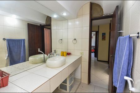 Casa à venda com 504m², 4 quartos e 3 vagas Casa à venda com 504m², 4 quartos e 3 vagasBanheiro Social