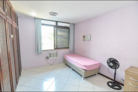 Casa à venda com 504m², 4 quartos e 3 vagas Casa à venda com 504m², 4 quartos e 3 vagasQuarto 1