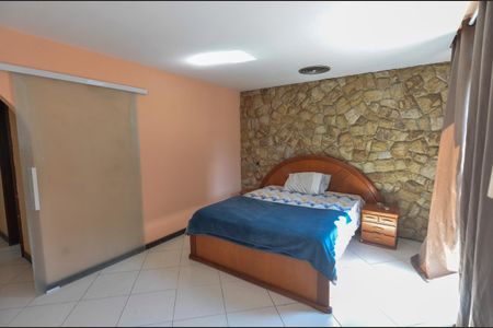 Casa à venda com 504m², 4 quartos e 3 vagas Casa à venda com 504m², 4 quartos e 3 vagasSuíte