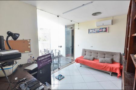 Casa à venda com 504m², 4 quartos e 3 vagas Casa à venda com 504m², 4 quartos e 3 vagasQuarto 3