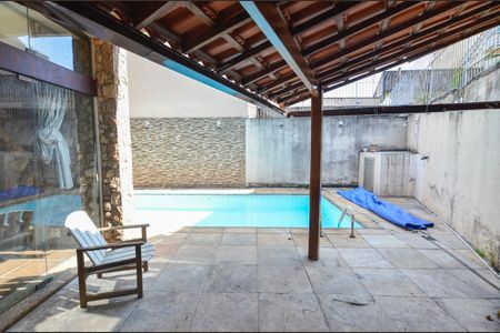 Casa à venda com 504m², 4 quartos e 3 vagas Casa à venda com 504m², 4 quartos e 3 vagasSala