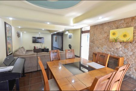 Sala de casa à venda com 4 quartos, 504m² em São Francisco Xavier, Rio de Janeiro