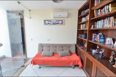Casa à venda com 504m², 4 quartos e 3 vagas Casa à venda com 504m², 4 quartos e 3 vagasQuarto 3