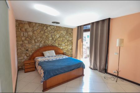 Casa à venda com 504m², 4 quartos e 3 vagas Casa à venda com 504m², 4 quartos e 3 vagasSuíte
