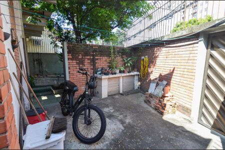 Casa à venda com 504m², 4 quartos e 3 vagas Casa à venda com 504m², 4 quartos e 3 vagasEntrada