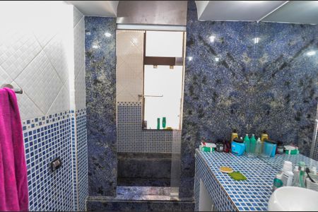Casa à venda com 504m², 4 quartos e 3 vagas Casa à venda com 504m², 4 quartos e 3 vagasBanheiro da suíte