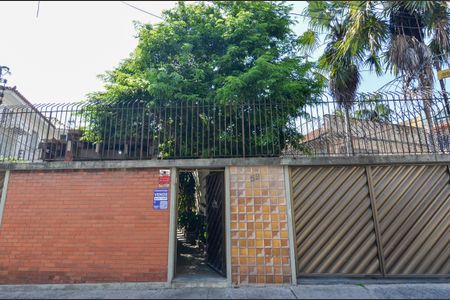 Casa à venda com 504m², 4 quartos e 3 vagas Casa à venda com 504m², 4 quartos e 3 vagasFachada