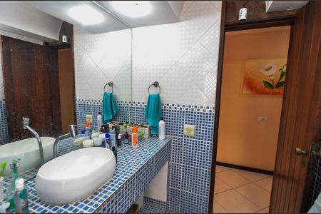 Casa à venda com 504m², 4 quartos e 3 vagas Casa à venda com 504m², 4 quartos e 3 vagasBanheiro da suíte