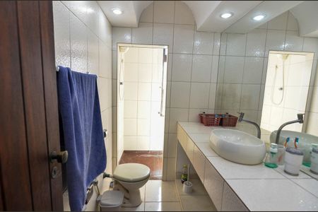 Casa à venda com 504m², 4 quartos e 3 vagas Casa à venda com 504m², 4 quartos e 3 vagasBanheiro Social