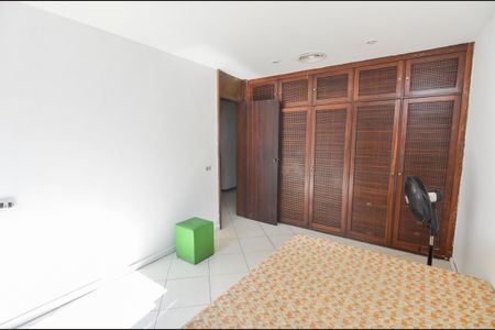 Casa à venda com 504m², 4 quartos e 3 vagas Casa à venda com 504m², 4 quartos e 3 vagasQuarto 2