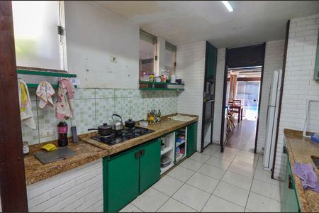Casa à venda com 504m², 4 quartos e 3 vagas Casa à venda com 504m², 4 quartos e 3 vagasCozinha