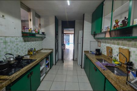 Casa à venda com 504m², 4 quartos e 3 vagas Casa à venda com 504m², 4 quartos e 3 vagasCozinha