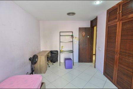 Casa à venda com 504m², 4 quartos e 3 vagas Casa à venda com 504m², 4 quartos e 3 vagasQuarto 1