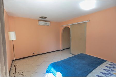 Casa à venda com 504m², 4 quartos e 3 vagas Casa à venda com 504m², 4 quartos e 3 vagasSuíte