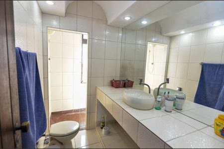 Casa à venda com 504m², 4 quartos e 3 vagas Casa à venda com 504m², 4 quartos e 3 vagasBanheiro Social