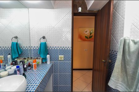 Casa à venda com 504m², 4 quartos e 3 vagas Casa à venda com 504m², 4 quartos e 3 vagasBanheiro da suíte