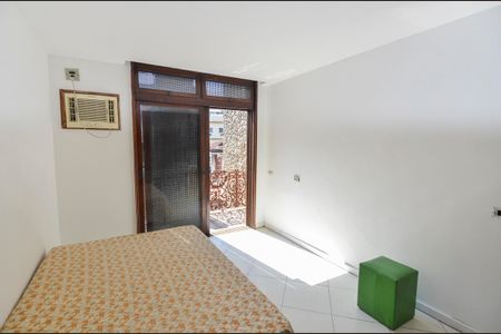 Casa à venda com 504m², 4 quartos e 3 vagas Casa à venda com 504m², 4 quartos e 3 vagasQuarto 2