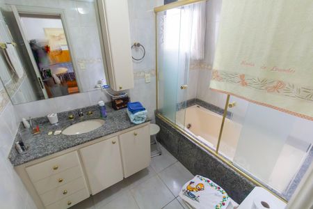 Apartamento à venda com 132m², 3 quartos e 2 vagas Apartamento à venda com 132m², 3 quartos e 2 vagasBanheiro 1