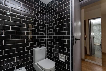 Apartamento para alugar com 105m², 3 quartos e 2 vagasBanheiro do quarto 1 Suíte