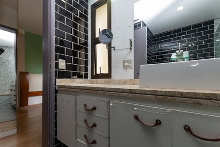 Apartamento para alugar com 105m², 3 quartos e 2 vagasBanheiro do quarto 1 Suíte