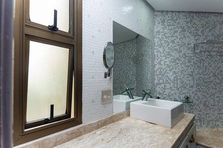 Apartamento para alugar com 105m², 3 quartos e 2 vagasBanheiro do quarto 1 Suíte