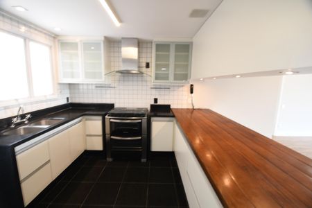Apartamento para alugar com 133m², 4 quartos e 2 vagasCozinha