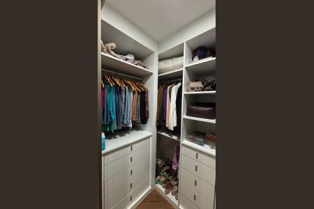 Apartamento à venda com 128m², 3 quartos e 3 vagasCloset da Suíte