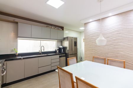 Casa à venda com 134m², 3 quartos e 3 vagasCozinha 