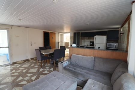 Sala de casa para alugar com 3 quartos, 90m² em Cacuia, Rio de Janeiro