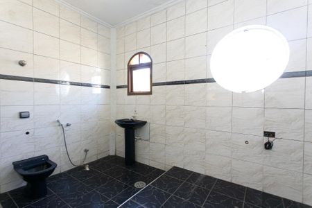 Casa à venda com 263m², 3 quartos e 2 vagasBanheiro 1