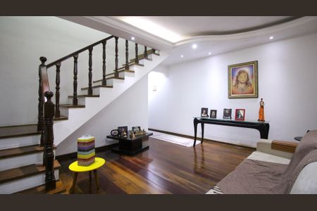 Casa à venda com 240m², 4 quartos e 3 vagas Casa à venda com 240m², 4 quartos e 3 vagasSala 1