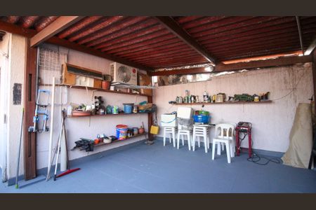 Casa à venda com 240m², 4 quartos e 3 vagas Casa à venda com 240m², 4 quartos e 3 vagasDepósito