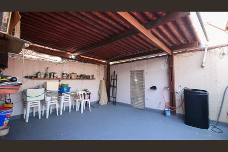 Casa à venda com 240m², 4 quartos e 3 vagas Casa à venda com 240m², 4 quartos e 3 vagasDepósito