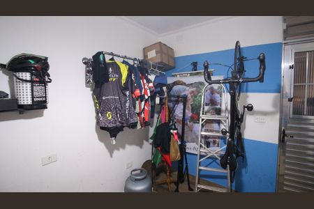 Casa à venda com 240m², 4 quartos e 3 vagas Casa à venda com 240m², 4 quartos e 3 vagasQuarto (Depósito)