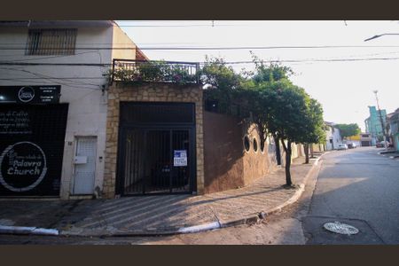 Casa à venda com 240m², 4 quartos e 3 vagas Casa à venda com 240m², 4 quartos e 3 vagasFachada