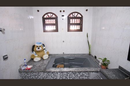 Casa à venda com 240m², 4 quartos e 3 vagasBanheiro da Suíte