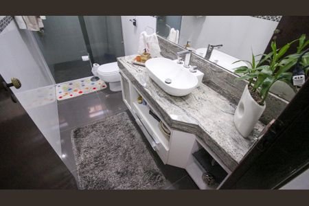 Casa à venda com 240m², 4 quartos e 3 vagasBanheiro 1