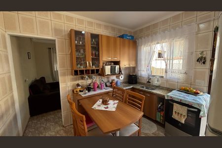 Casa à venda com 68m², 2 quartos e 2 vagas Casa à venda com 68m², 2 quartos e 2 vagasCozinha