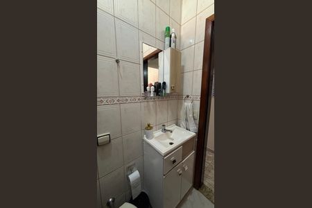 Casa à venda com 68m², 2 quartos e 2 vagas Casa à venda com 68m², 2 quartos e 2 vagasBanheiro