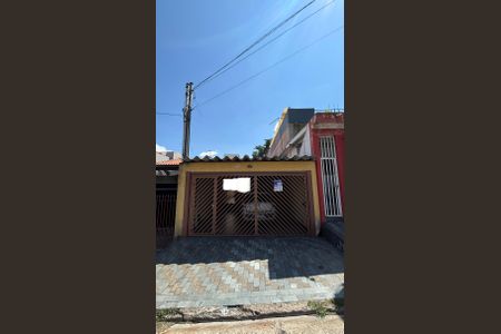 Casa à venda com 68m², 2 quartos e 2 vagas Casa à venda com 68m², 2 quartos e 2 vagasFachada