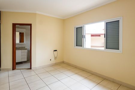 Casa para alugar com 263m², 4 quartos e 2 vagasSuite